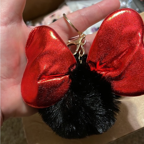 Minnie Mouse keychain - Picture 2 of 3